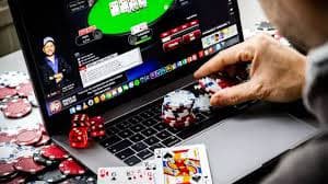 yg9 Myanmar National League Sportsbook Bet ချနေသော မြန်မာ ကစားသမားများ မိုဘိုင်းဖုန်းမှ Live Odds ကြည့်ရှုမှု