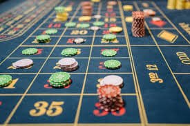 yg9 APP မြန်မာ ကစားသမား မိုဘိုင်းဖုန်းဖြင့် Sportsbook ဘောလုံး Bet ချသည့် မြင်ကွင်း